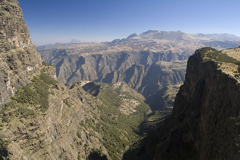 Gap below Imet Gogo
